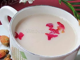浪漫花香豆浆：玫瑰花豆浆的浪漫邂逅