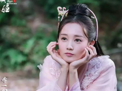 李一桐被喊妈妈瞬间反应，网友直呼可爱至极