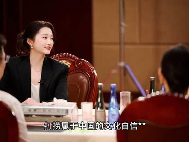 关晓彤扇子舞惊艳亮相，美得让人跳起来！